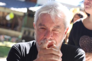 El niño que hablaba con estatuas